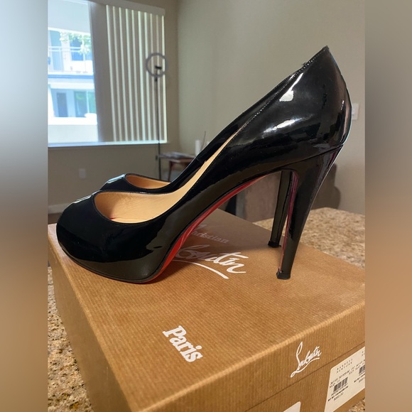 First time seller Very well maintained Christian Louboutin’s size 11.5 with box. - Picture 6 of 9